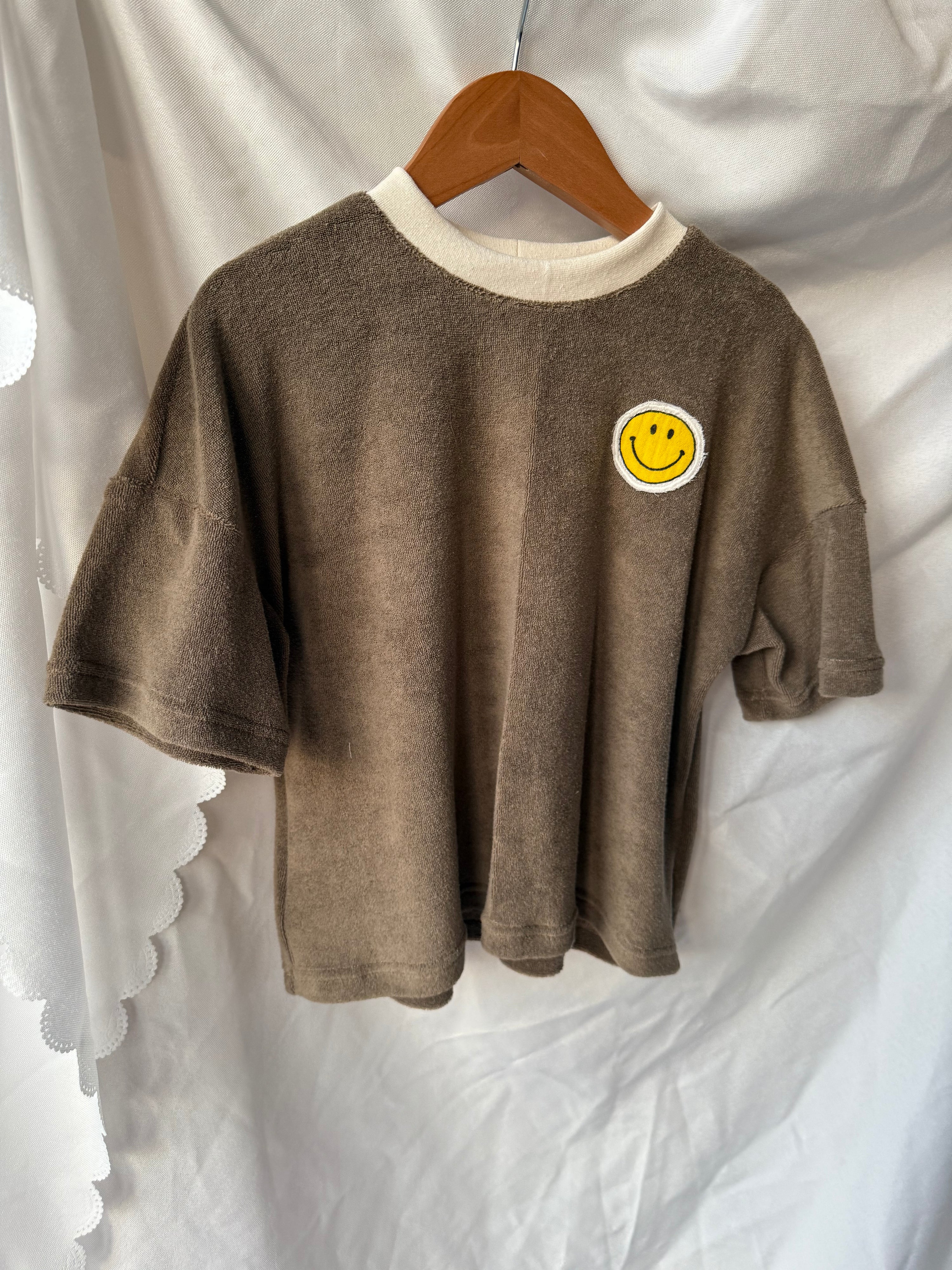T-shirt smiley spons - bruin