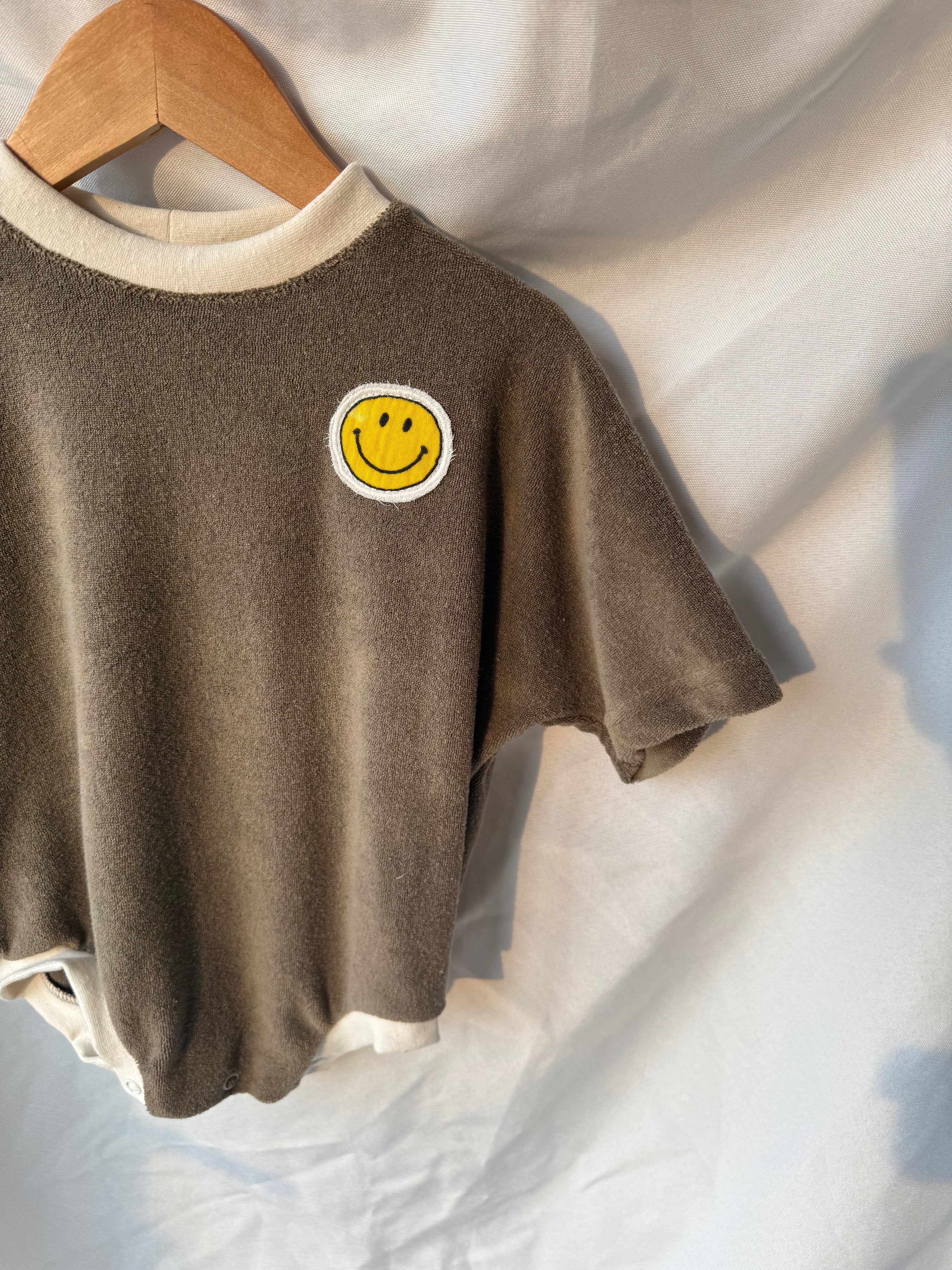 Romper smiley spons - bruin