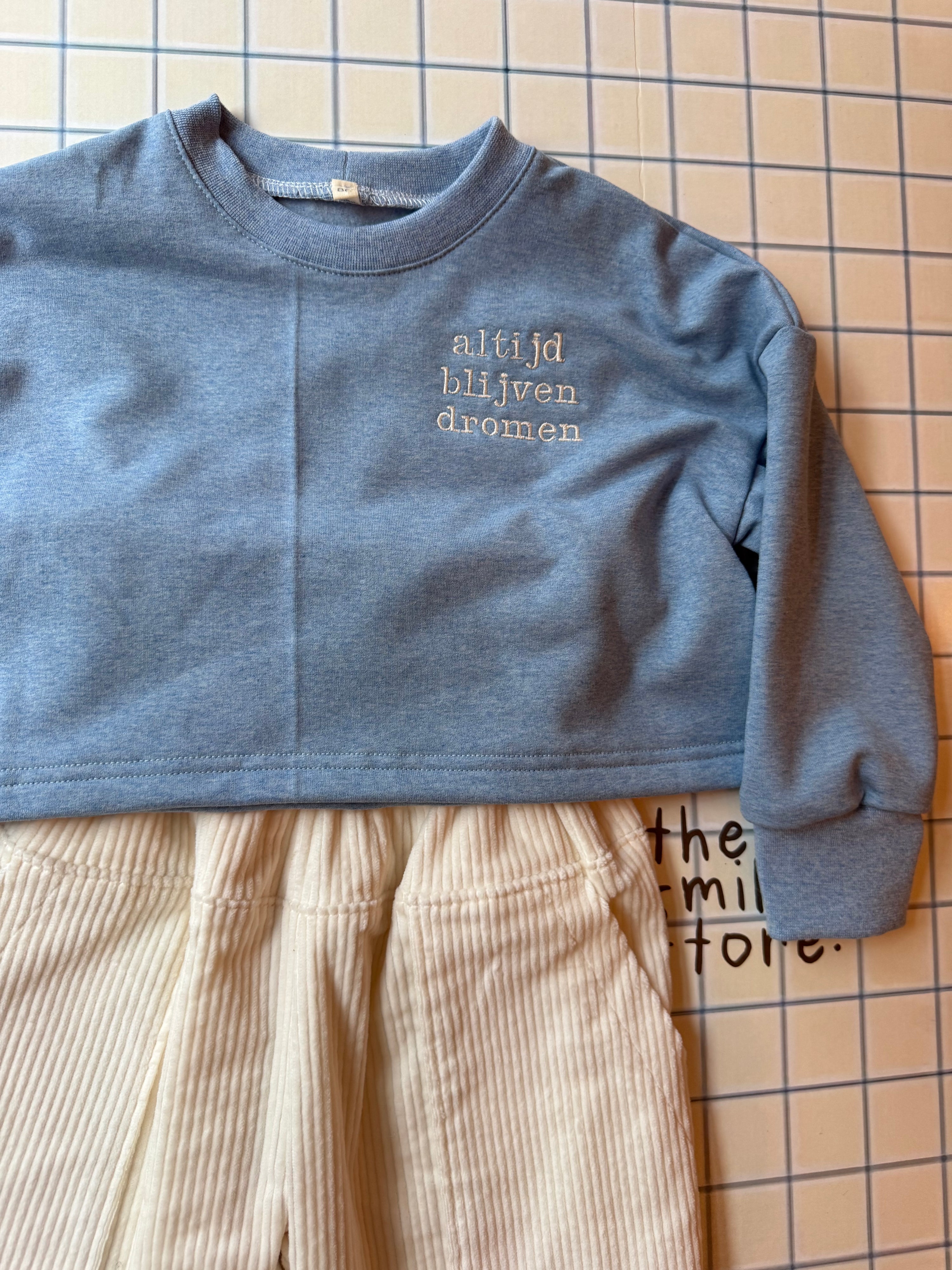 Sweater cropped - melange blauw altijd blijven dromen