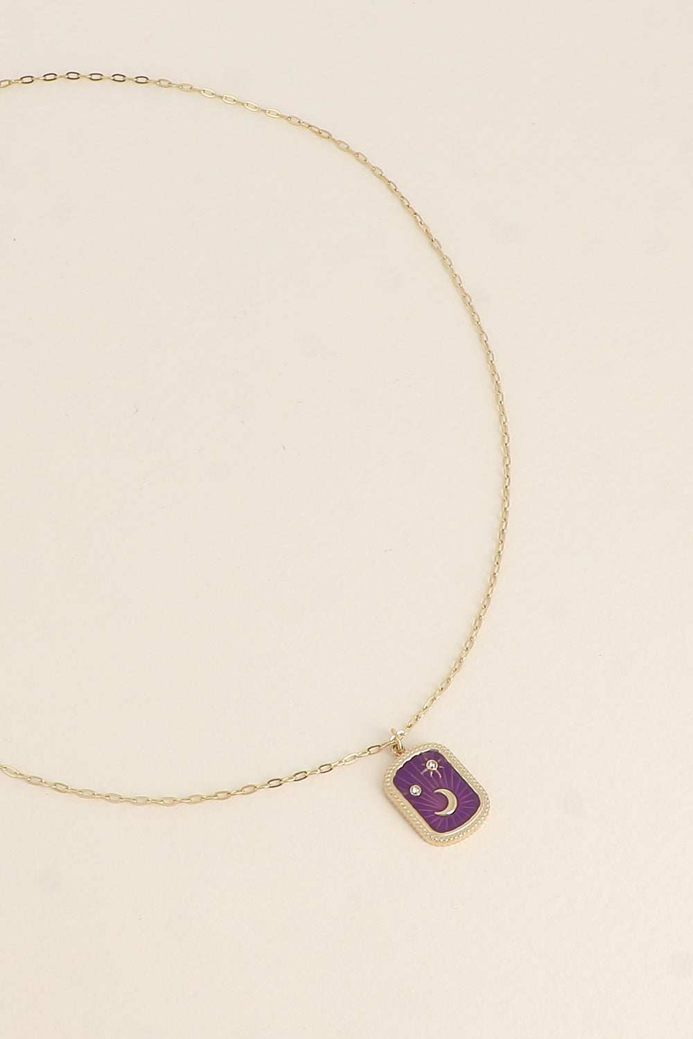 collier-aquila-plaquette-en-email-avec-lune-etoiles-et-oxydes-de-zirco_violet_68e652885bd4a.jpg